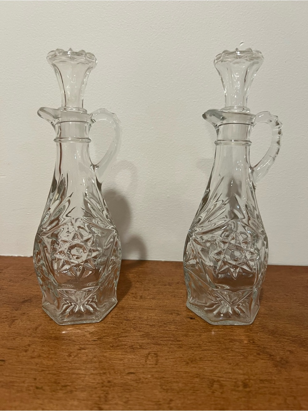 ANCHOR HOCKING Vintage Glass Oil and Vinegar Cruets Set - 7.75 Inches Tall-1960s - Picture 8 of 9